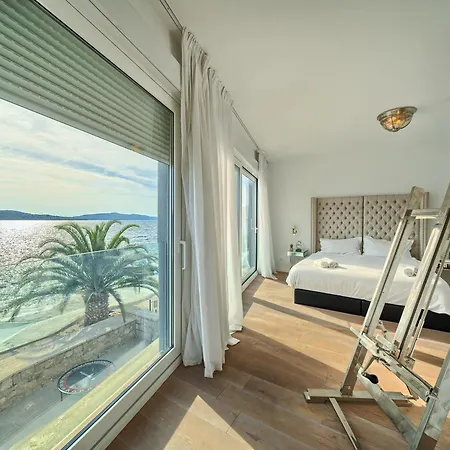 Livingstone House *