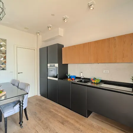 Livingstone House * Трогір