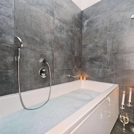 リヴィングストン ビーチ ハウス トロギール